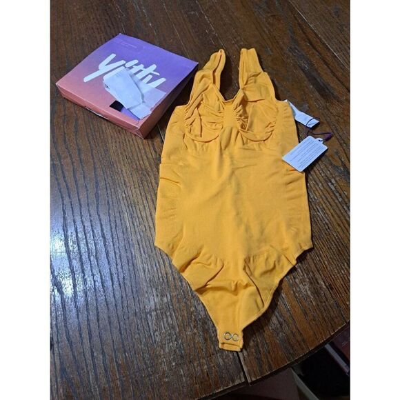 New Medium Large Fabletics Yitty Mimosa Nearly Naked Shaping Thong Bodysuit NWT - Picture 1 of 3